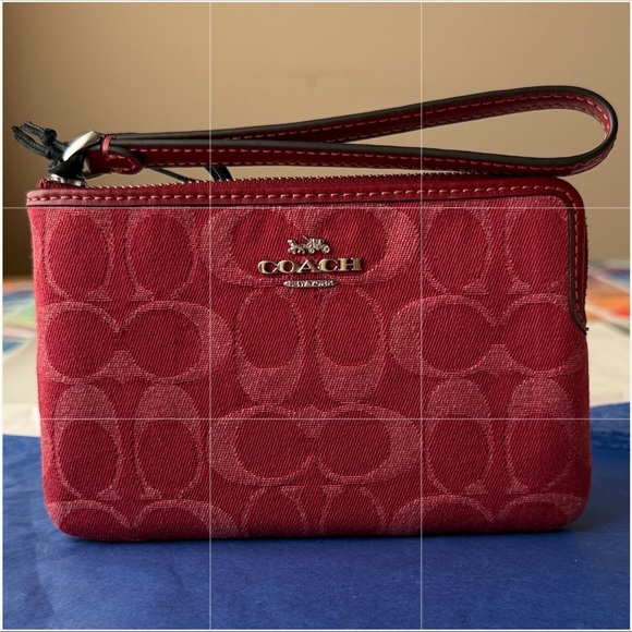 ❤️💘❤️ COACH CORNER ZIP WRISTLET IN SIGNATURE DENIM ❤️💘❤️ NWT ❤️💘❤️ - Picture 2 of 16